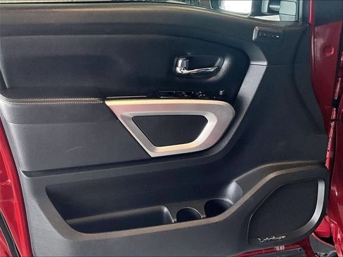 Used 2018 Nissan Titan PRO-4X w/ Pro-4x Convenience Package image 9