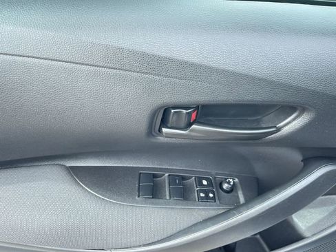Used 2025 Toyota Corolla LE FWD image 21