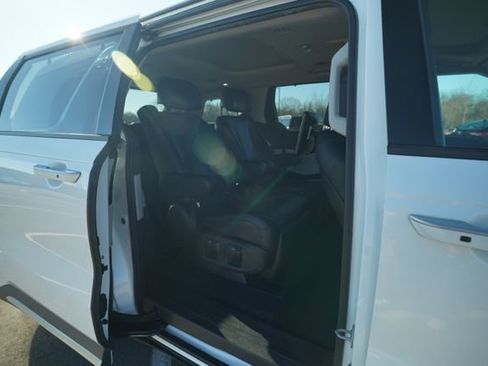 Used 2022 Kia Carnival SX Prestige image 22