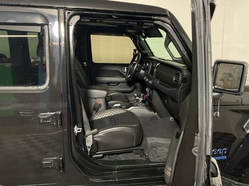 Used 2021 Jeep Wrangler Unlimited Sahara image 35