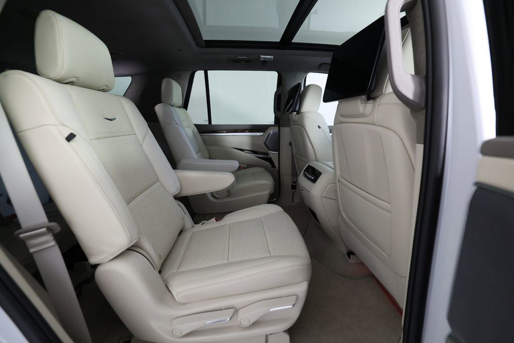 Used 2026 Cadillac Escalade Platinum Sport AWD/4WD image 11
