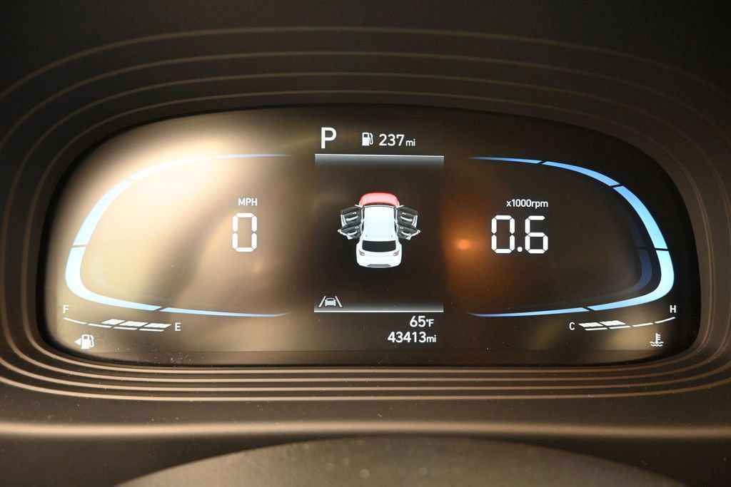 Used 2025 Hyundai Venue SEL FWD image 19
