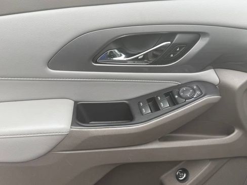 Used 2021 Chevrolet Traverse LT FWD image 23