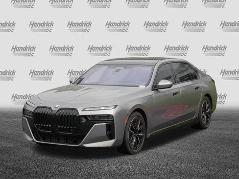 Used 2023 BMW i7 xDrive60 w/ Executive Package 2 AWD/4WD image 5