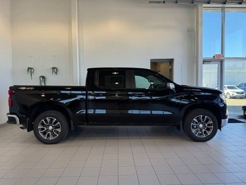 Used 2023 Chevrolet Silverado 1500 LT AWD/4WD image 31