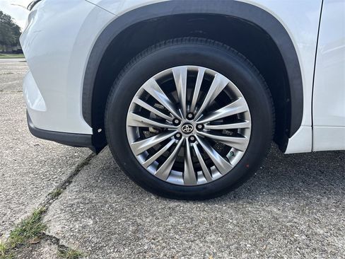 Used 2020 Toyota Highlander Limited Platinum image 12