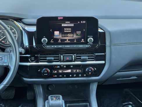 Used 2025 Nissan Pathfinder SV AWD/4WD image 17