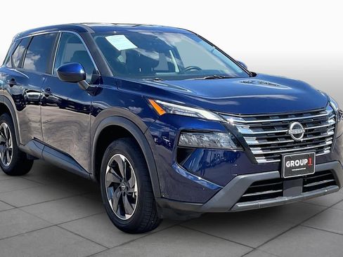 Used 2025 Nissan Rogue SV FWD image 3