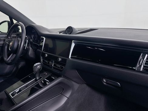 Used 2023 Porsche Macan w/ Premium Package Plus image 28