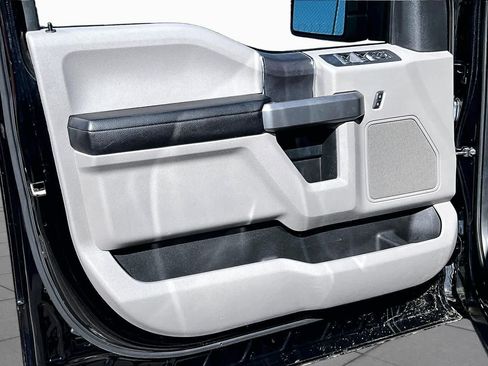 Used 2016 Ford F150 XLT RWD image 22