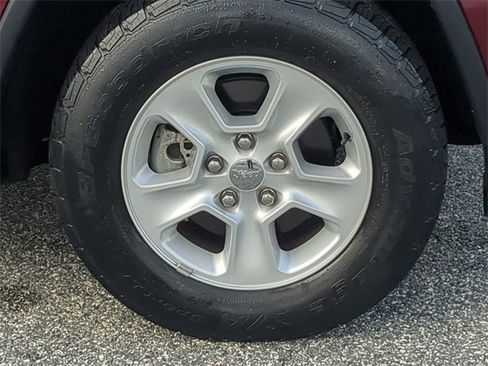 Used 2017 Jeep Grand Cherokee Laredo image 11