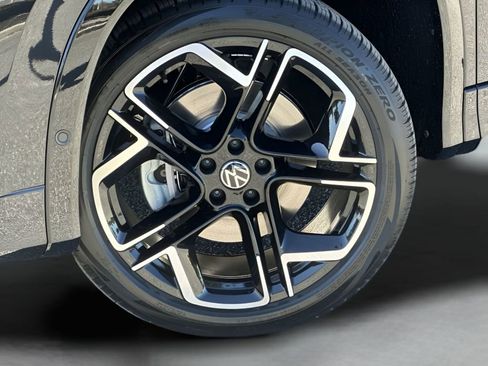 New 2026 Volkswagen Tiguan SEL R-Line image 10