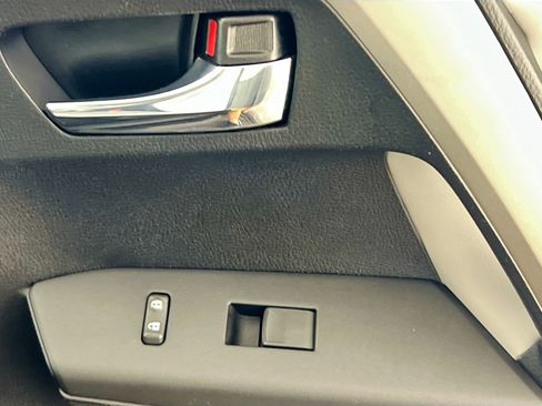 Used 2017 Toyota RAV4 XLE image 32