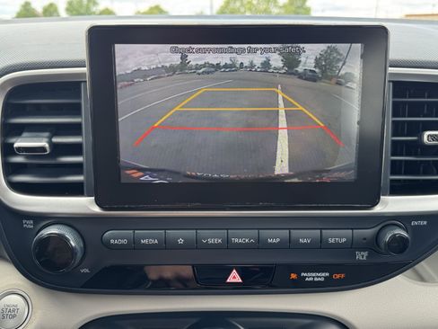 Used 2020 Hyundai Venue FWD image 24