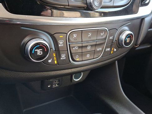 Used 2021 Chevrolet Traverse RS image 15