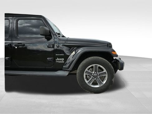 Used 2018 Jeep Wrangler Unlimited Sahara AWD/4WD image 37