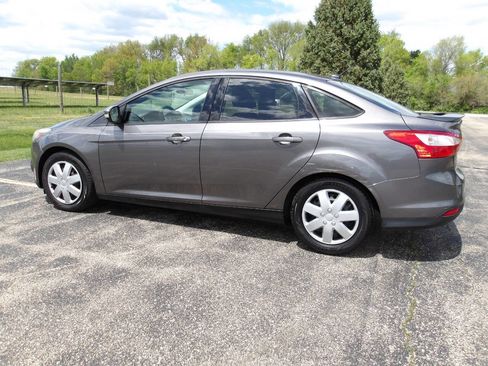 Used 2014 Ford Focus SE w/ SE Winter Package FWD image 10