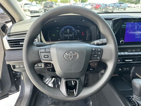 Used 2025 Toyota Camry LE w/ Convenience Package FWD image 18