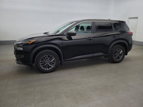 Used 2023 Nissan Rogue S image 2