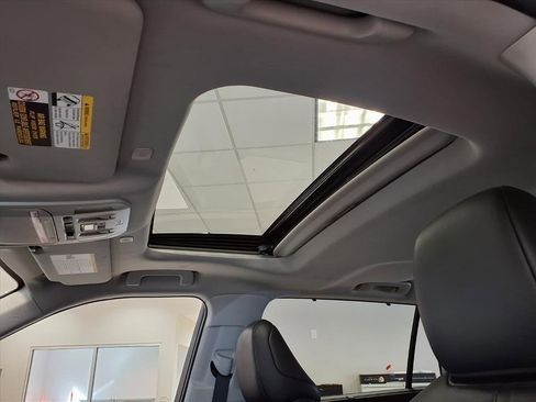 Used 2023 Toyota Highlander XLE image 6