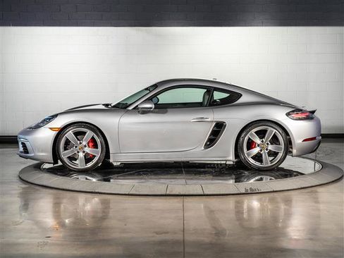 Certified 2021 Porsche 718 Cayman S RWD image 2