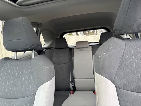 Used 2019 Toyota RAV4 XLE image 18