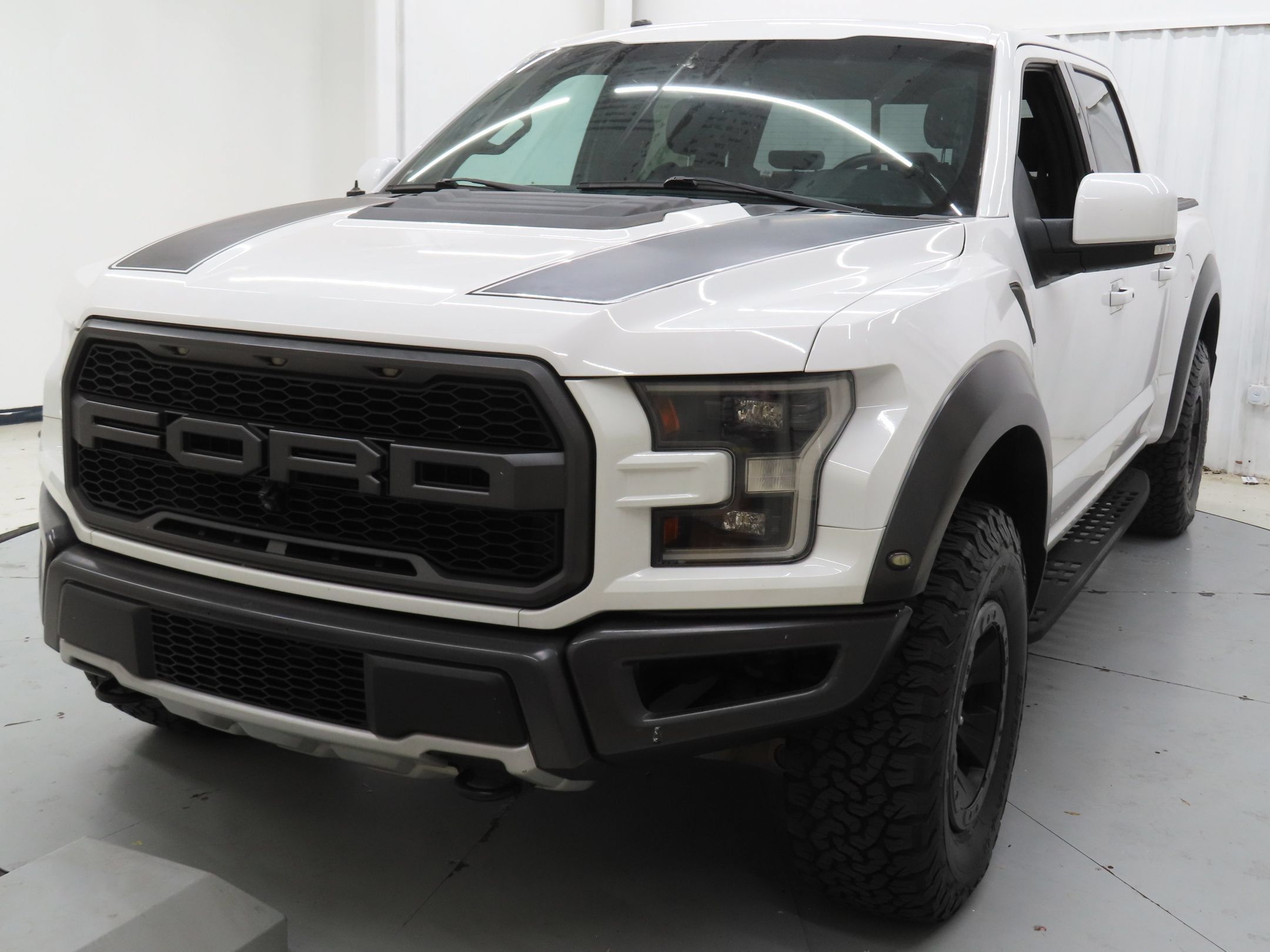 Used 2018 Ford F150 Raptor w/ Equipment Group 802A Luxury AWD/4WD image 8