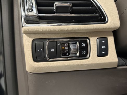 Used 2024 Lincoln Navigator Premiere image 21