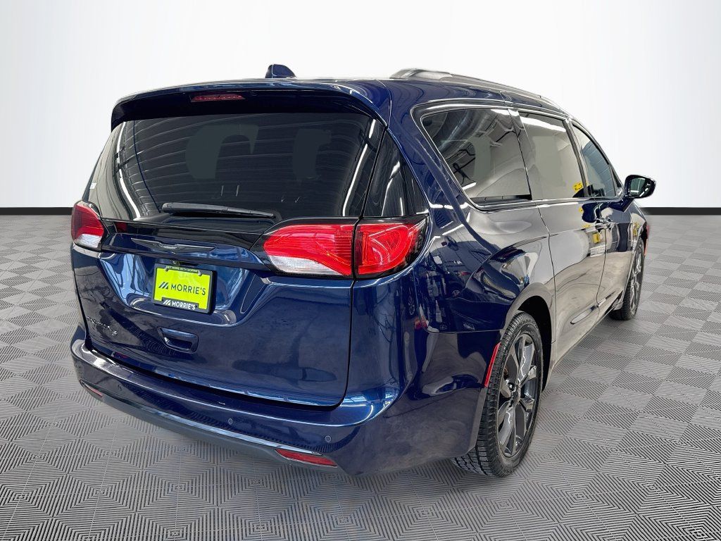 Used 2019 Chrysler Pacifica Touring Plus w/ S Appearance Package FWD image 4