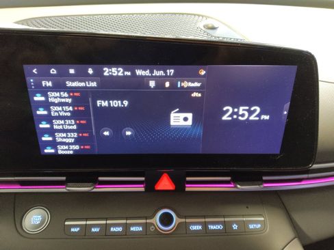 Used 2024 Hyundai Elantra SEL FWD image 25