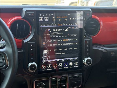 Used 2023 Jeep Gladiator Sport AWD/4WD image 37
