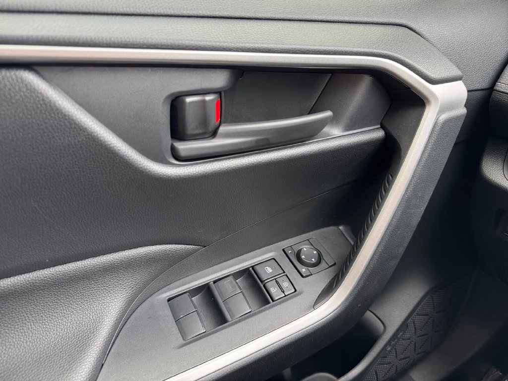 Certified 2025 Toyota RAV4 LE AWD/4WD image 11