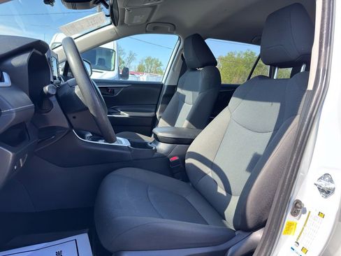 Used 2022 Toyota RAV4 LE AWD/4WD image 14