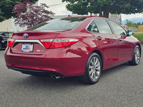 Used 2015 Toyota Camry XLE w/ Moonroof Package FWD image 3