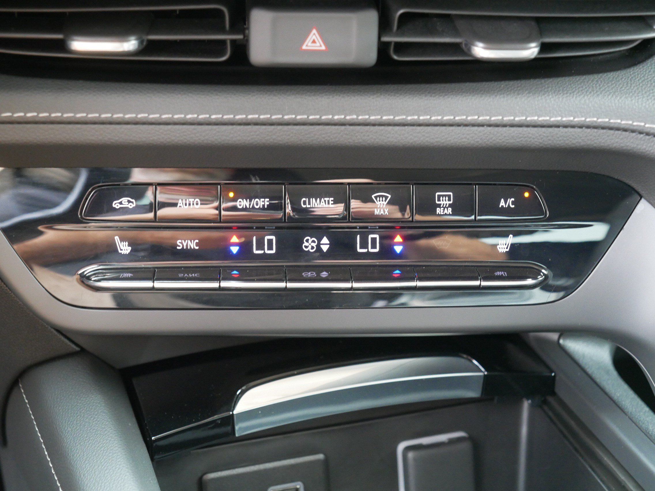 Used 2023 Buick Envision Preferred AWD/4WD image 31