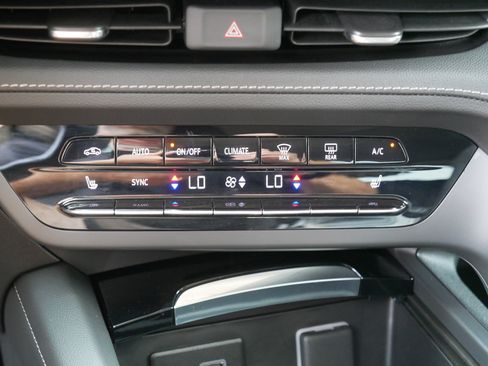 Used 2023 Buick Envision Preferred AWD/4WD image 31