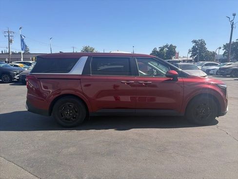 Used 2025 Kia Carnival FWD image 4