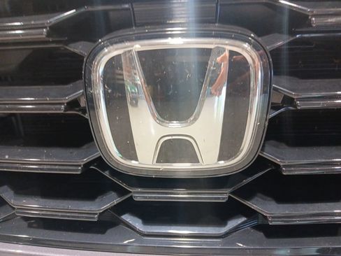 Used 2025 Honda Pilot Touring image 10