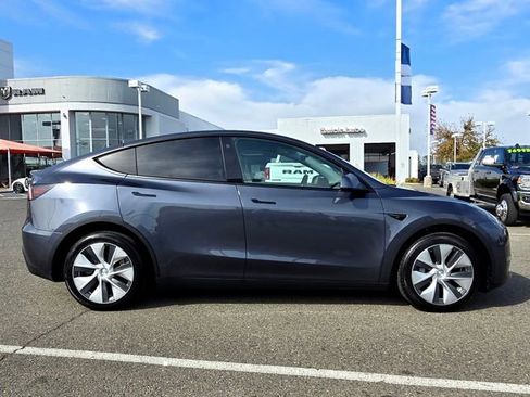 Used 2023 Tesla Model Y Long Range image 7