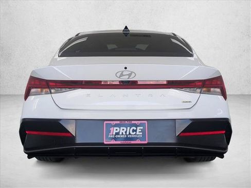 Certified 2025 Hyundai Elantra Limited FWD image 7