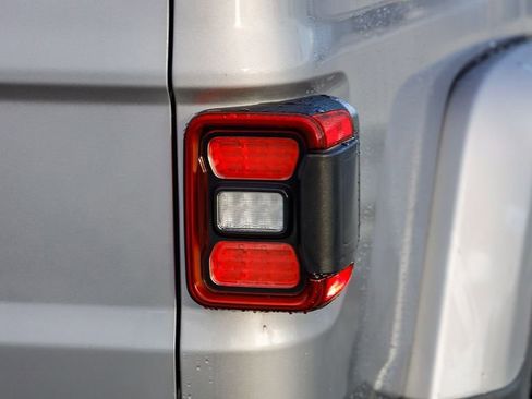 Used 2020 Jeep Gladiator Rubicon image 10