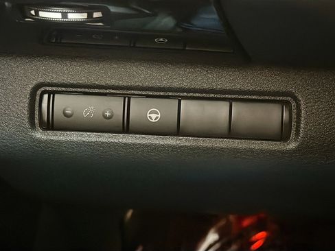 Used 2023 Nissan Pathfinder SV w/ Black Appearance Package image 17