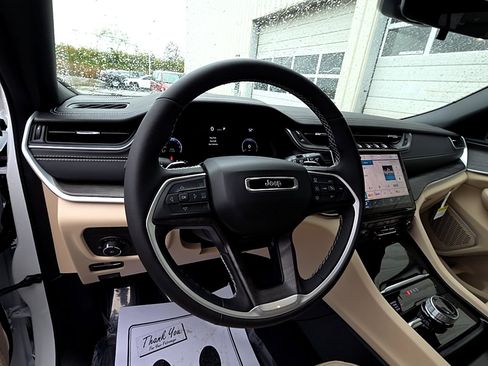 New 2025 Jeep Grand Cherokee L Limited image 7