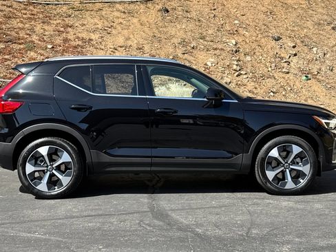 New 2025 Volvo XC40 B5 Core w/ Protection Package Premier image 4
