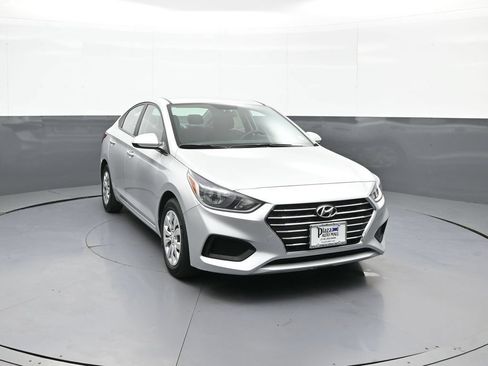 Certified 2021 Hyundai Accent SE FWD image 3