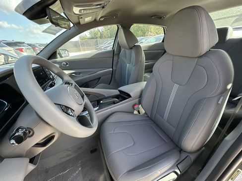 New 2025 Hyundai Elantra SE FWD image 14