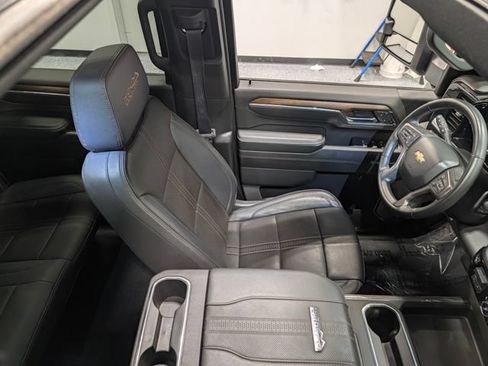 Used 2024 Chevrolet Silverado 2500 High Country w/ Technology Package AWD/4WD image 32