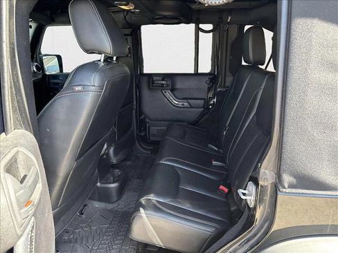 Used 2014 Jeep Wrangler Unlimited Rubicon image 17