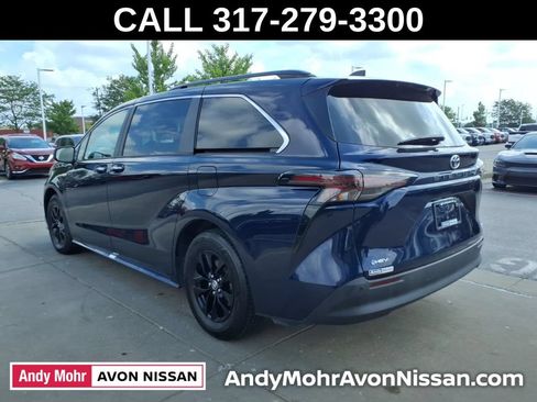 Used 2026 Toyota Sienna XLE FWD image 6