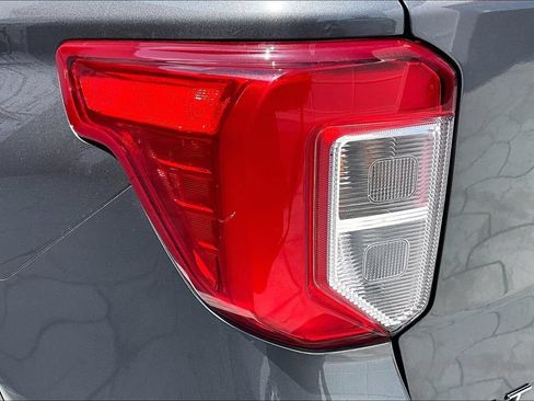 Used 2023 Ford Explorer XLT RWD image 23
